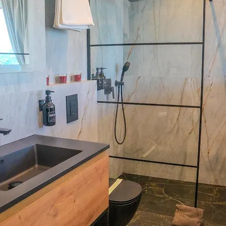 Penthouse With Great Views Near Molos Limassol