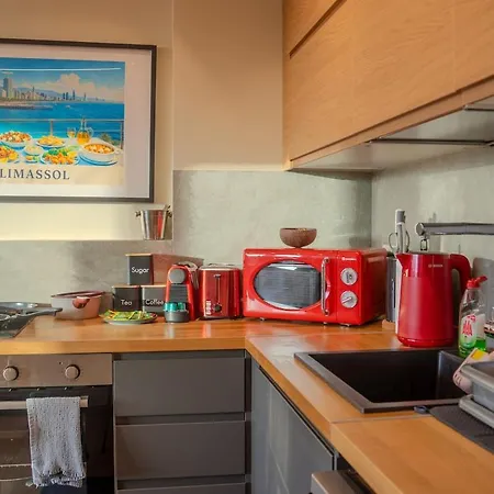 Penthouse With Great Views Near Molos