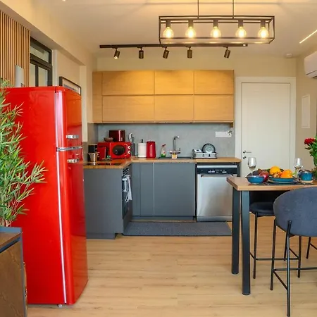 Penthouse With Great Views Near Molos Apartament