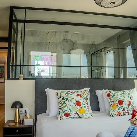 Penthouse With Great Views Near Molos *