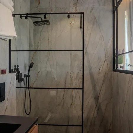 Penthouse With Great Views Near Molos Apartman Limassol