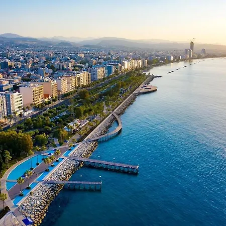 Penthouse With Great Views Near Molos