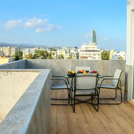 Penthouse With Great Views Near Molos