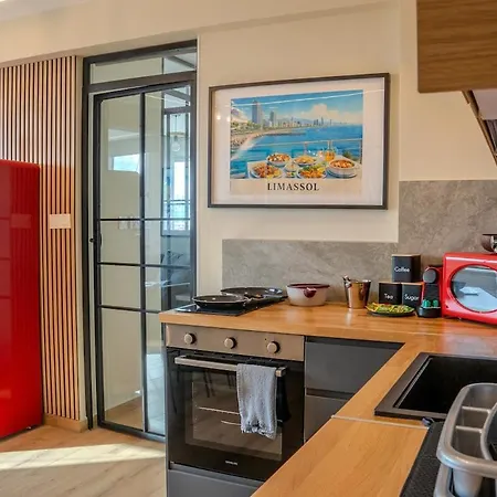 Penthouse With Great Views Near Molos